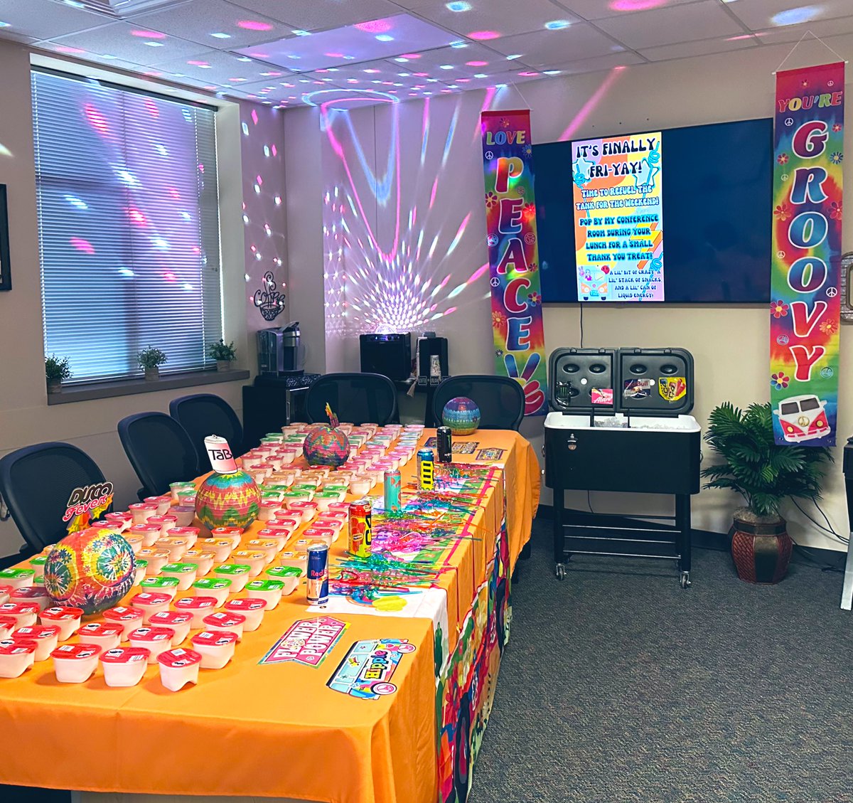 pinkpatterson's tweet photo. EVERY DAY they Hustling! They sure brought the CRAZY ENERGY this first week, so we refueled our @WeAreGRHS Staffamily’s tanks with a little FRI-YAY thankful treat! #BESTfirstweek #WeAreGR https://t.co/AQ1XVyZ6hc
