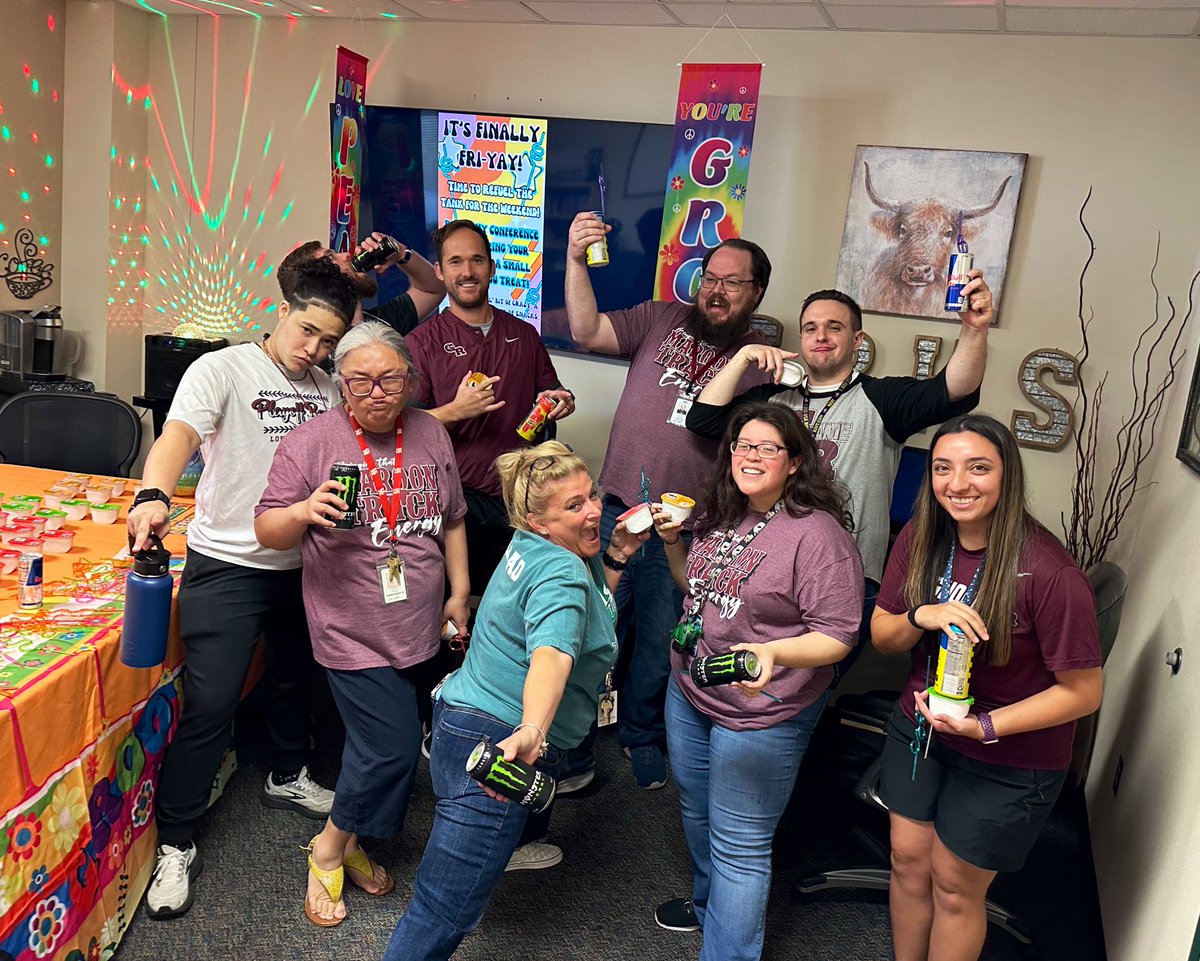 pinkpatterson's tweet photo. EVERY DAY they Hustling! They sure brought the CRAZY ENERGY this first week, so we refueled our @WeAreGRHS Staffamily’s tanks with a little FRI-YAY thankful treat! #BESTfirstweek #WeAreGR https://t.co/AQ1XVyZ6hc