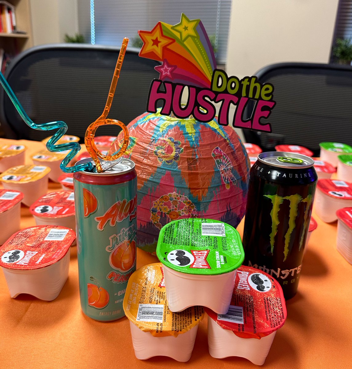 pinkpatterson's tweet photo. EVERY DAY they Hustling! They sure brought the CRAZY ENERGY this first week, so we refueled our @WeAreGRHS Staffamily’s tanks with a little FRI-YAY thankful treat! #BESTfirstweek #WeAreGR https://t.co/AQ1XVyZ6hc