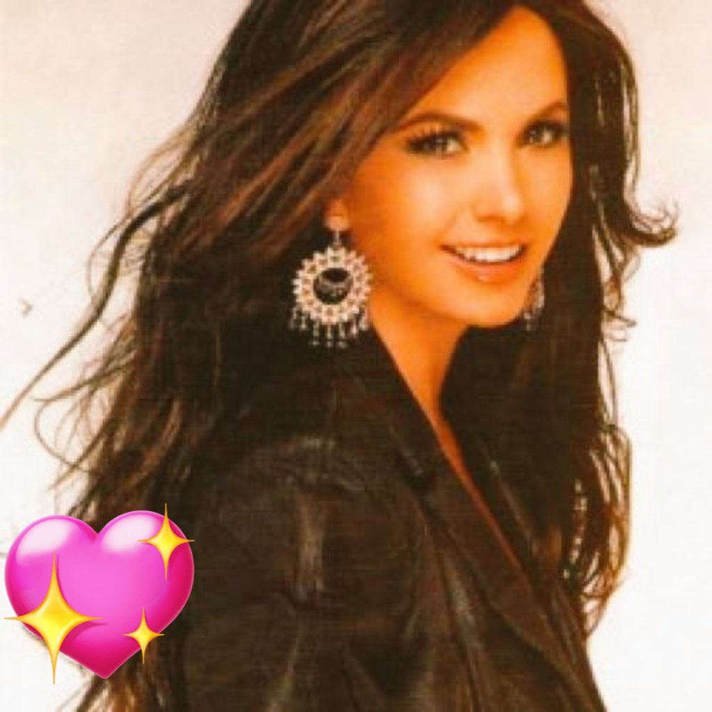karlaxlucerina's tweet photo. Eres esa obra de arte a la que siempre quiero admirar !!!🥹🌸💗
Te amo mi mujer maravilla @LuceroMexico 💞 https://t.co/a07F6Ku4Zt