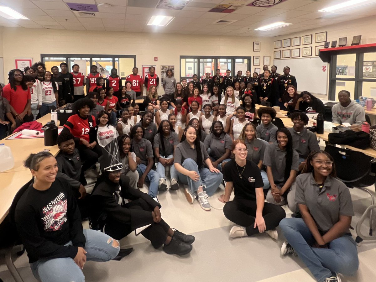 MrsTNicholson's tweet photo. If you want to see me beam with pride, place me in a room with some of our top student leaders in grades 9-12! #ChangeAgents Their innovation, passion, and devotion to RISE inspires and refuels my fervor to learn, lead, and design! It’s a true vibe! #ThisIsUs #ExcellenceOnPurpose @westwood_stuco @WHS_Redhawks @Sabrina_suber @RichlandTwo