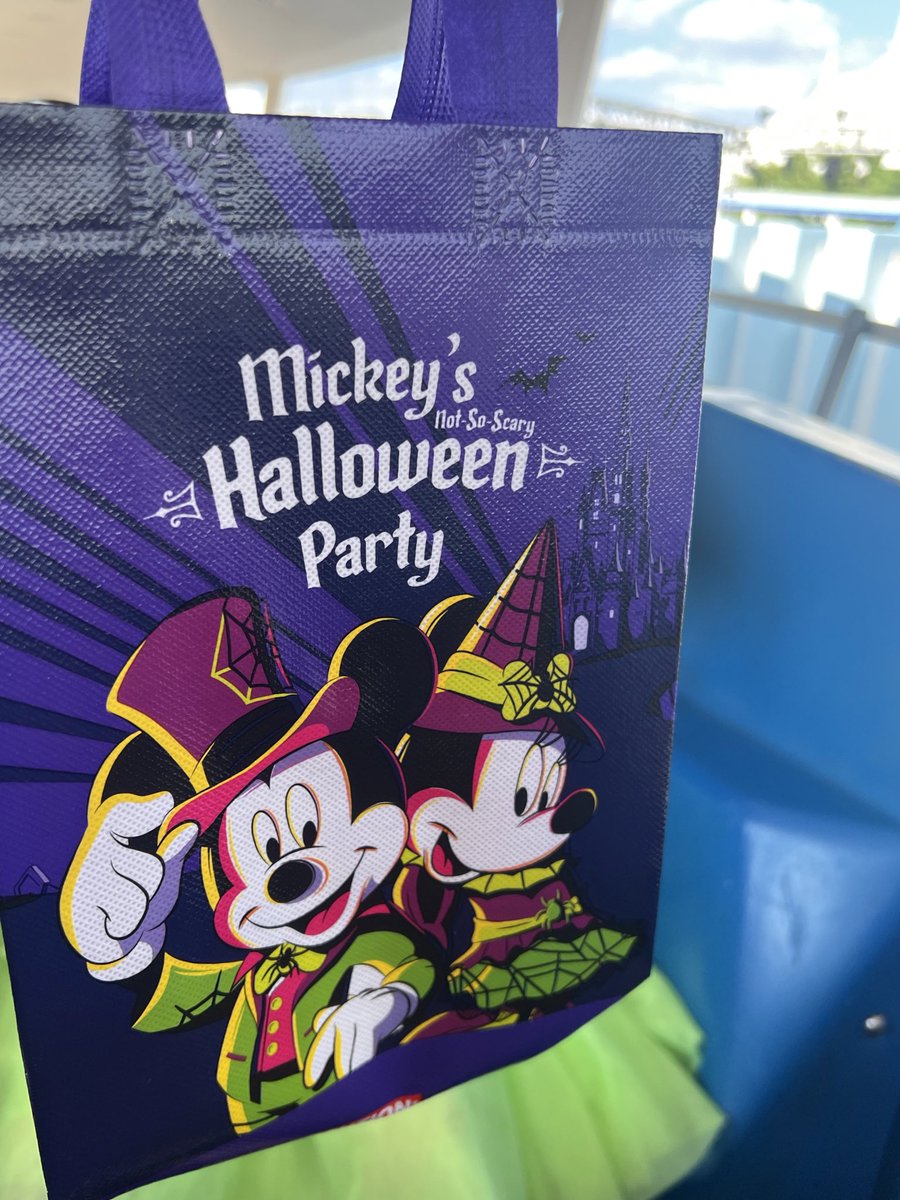 WAPope's tweet photo. Party time is finally here! #mnsshp https://t.co/eg3maX64oG
