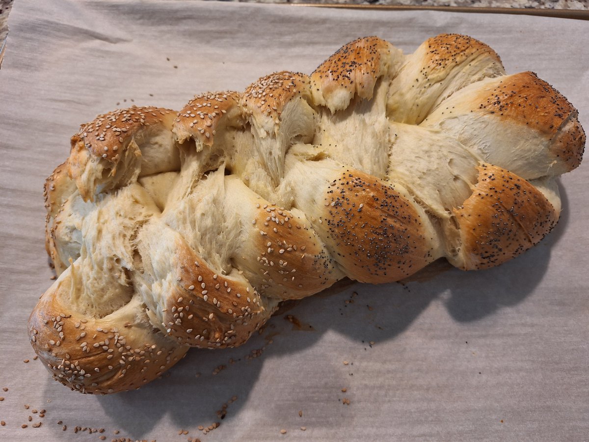 AikitchenBlog's tweet image. 🌾 My sourdough Challah decided to break free and burst on the seams! Any tips from the sourdough experts out there on what might have gone wrong? Could it be a rise issue? 🤔 #Sourdough #BakingFail #Challah #BakingCommunity #BreadBaking