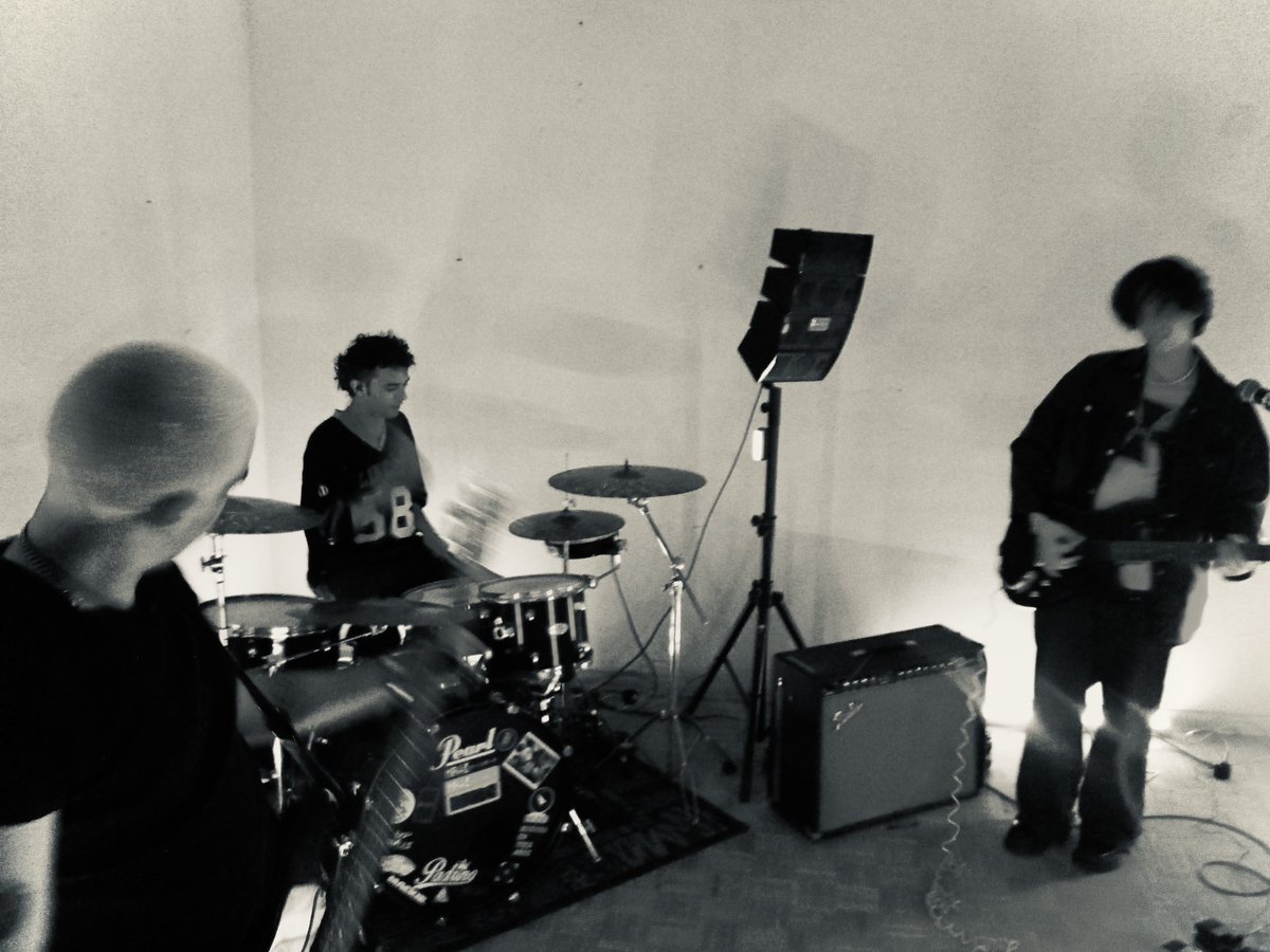 XQ SIEMPRE TE VAS?? 🫵

Pre save “Verano” 

onerpm.link/555304413994

|||\\