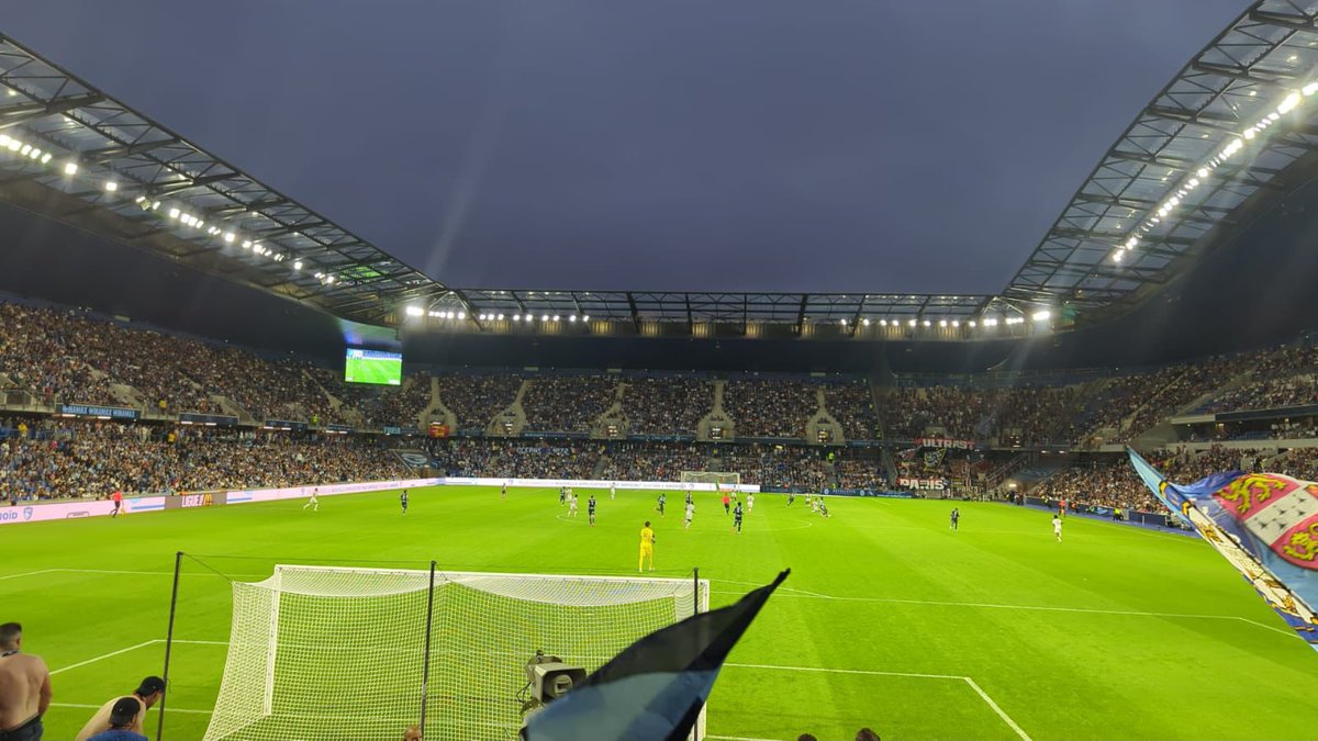 C’est la rentrée pour <a href="/FootEnCoeur/">Association Foot En Coeur</a> 
💙🩵 Le HAC a commencé la saison face au PSG. Louka et sa famille ont pu encourager les Ciel et Marine et voir de nombreux buts, même si 2 d’entre eux ont été refusés. Le HAC a malheureusement craqué en fin de partie : score final 1-4. #HACPSG