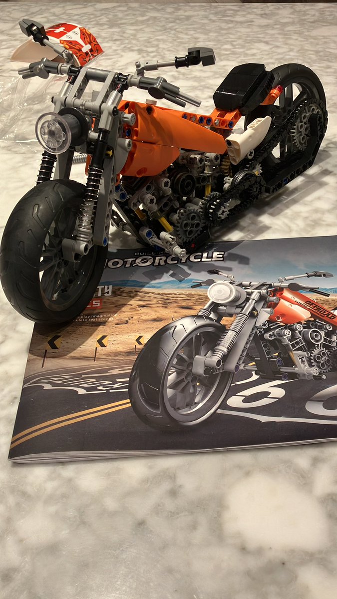 Luc_c_90's tweet image. Literally spent my afternoon and evening building this thing #thisisthirty #legos #buildingblock #motorcycle