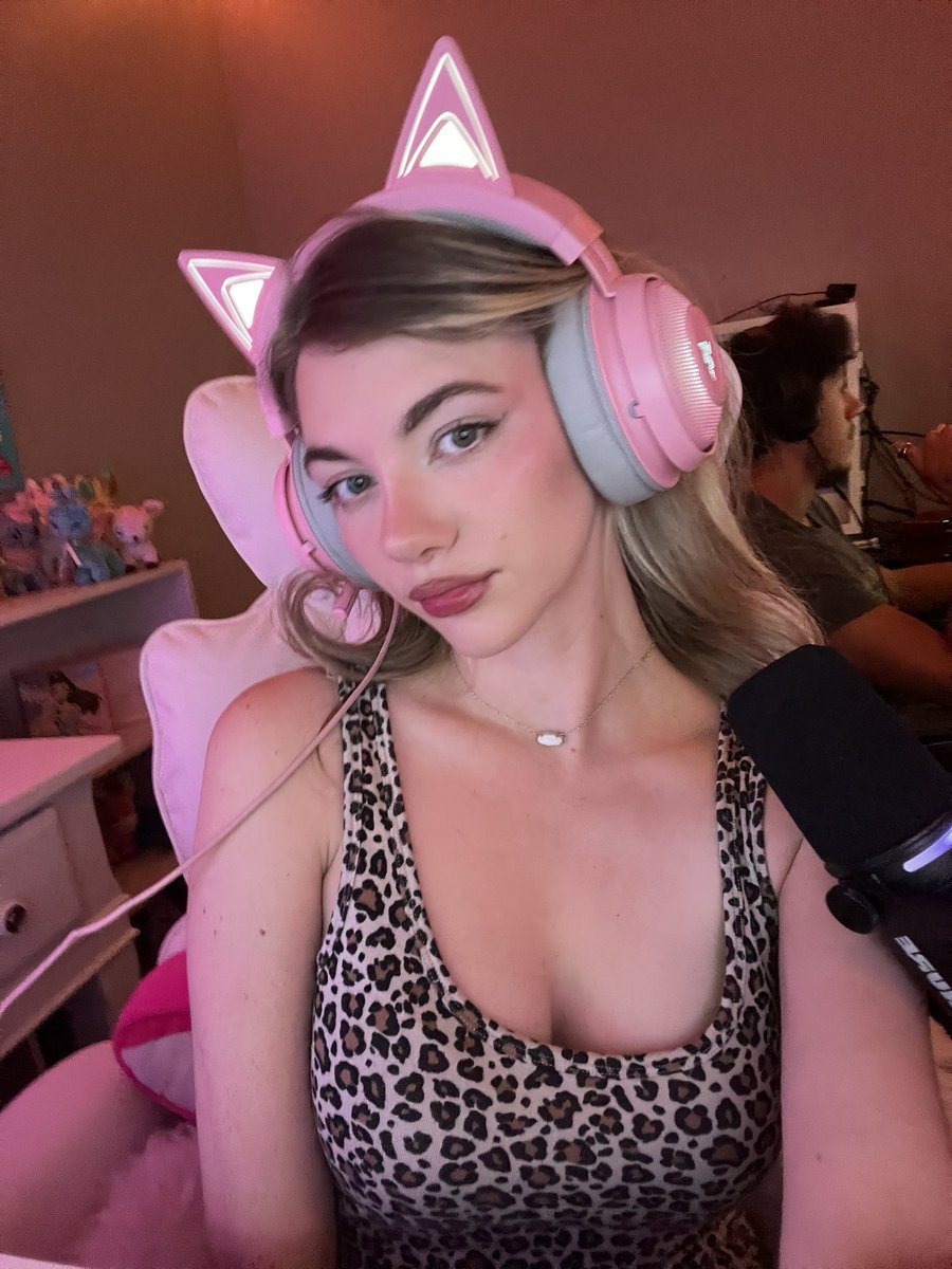 Anna Wray tweet media