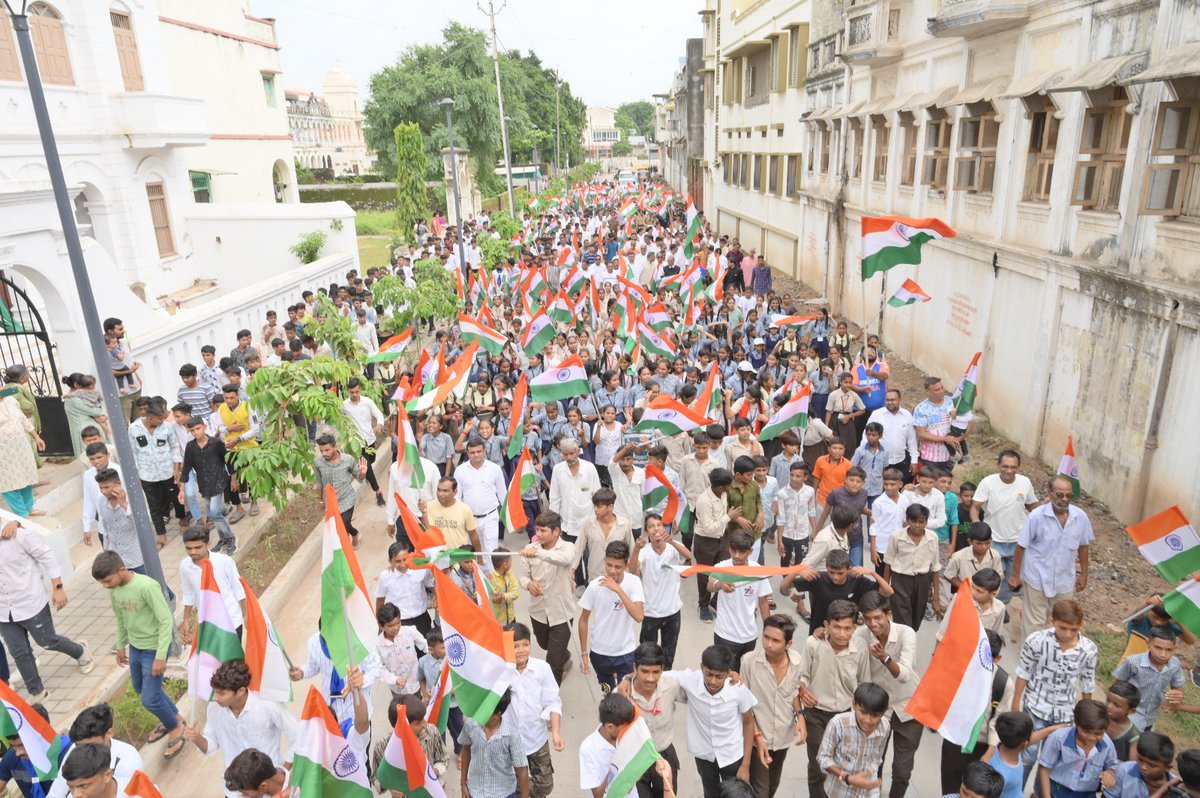 Dhavalsinh811's tweet photo. ભાદરણ તા: બોરસદ ખાતે ૭૮ માં સ્વાતંત્ર્ય પર્વ ની અભૂતપૂર્વ ઉજવણી ..!!
ગ્રામ્ય વિસ્તાર માં કાયમી ધ્વજ પોલ ઊભો કરાયો.. સંપૂર્ણ ગામ ધ્વજ વંદન બાદ ની ત્રિરંગા રેલી માં જોડાયું .. Glimpse of the day ..
@BhadranGP9 
@DDO_Anand 
@CollectorAnd 
@sdmborsad 
@BorsadTdo 
@MahitiAnand https://t.co/QxMvjjcH0v
