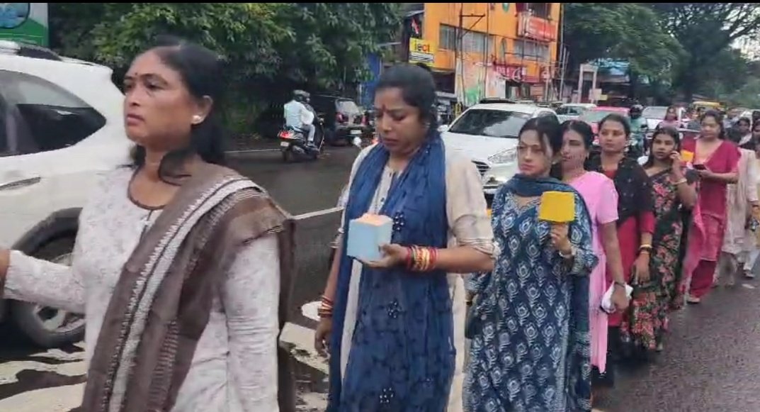 Sampa_Banerjee6's tweet photo. @BJMM_4AN conducted a #SilentCandleMarch against the incident of rape and murder of a woman doctor at RG Kar Medical College and Hospital in Kolkata
#SpeakUpForRGKVictim 
#Mamtamustresign
@narendramodi @AmitShah @blsanthosh @VanathiBJP @BJPMahilaMorcha @RaghunathKulka5 https://t.co/7elWws09q7