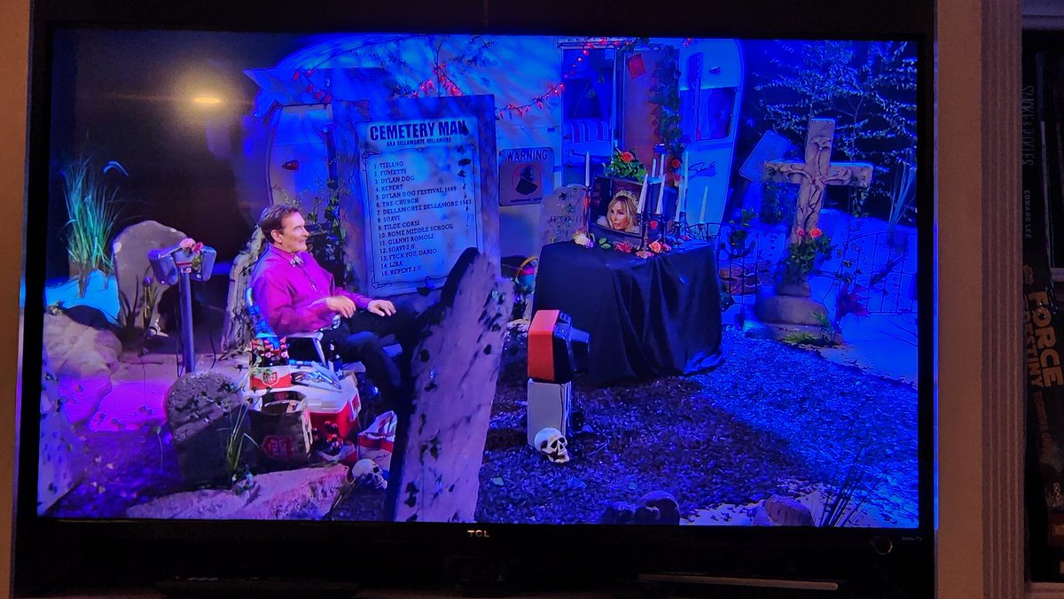 TheEricButts's tweet photo. Yet another incredible episode of #TheLastDriveIn! See ya in a couple of weeks for some of the marathon #MutantFam! 😅😁🤘🍻🍸🍷🥃🎸🥪🌭 https://t.co/LkwjQQ6u6e