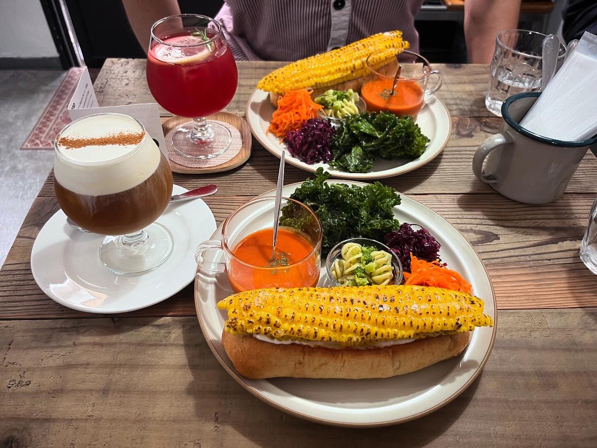 kuitaso99993's tweet photo. 📍 trevo COFFEE&amp;MEALS

シーズナルプレート🌽🥖
カフェ・ボンボン
ハイビスカスハニーレモネード🌺
バスクチーズケーキ

行きたかったカフェ♡

#水道橋　#trevo  #トレボ　#カフェ https://t.co/3wkfTPDRQZ