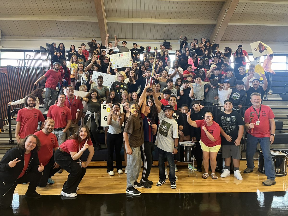 LuvUTurnerBears's tweet photo. Great way to end to the first week of school and BEARAPALOOZA with a Pep Assembly. We ended with a tie today for the trophy.  #TMSlimbo #TurnerFamily https://t.co/GwUGrU55nQ