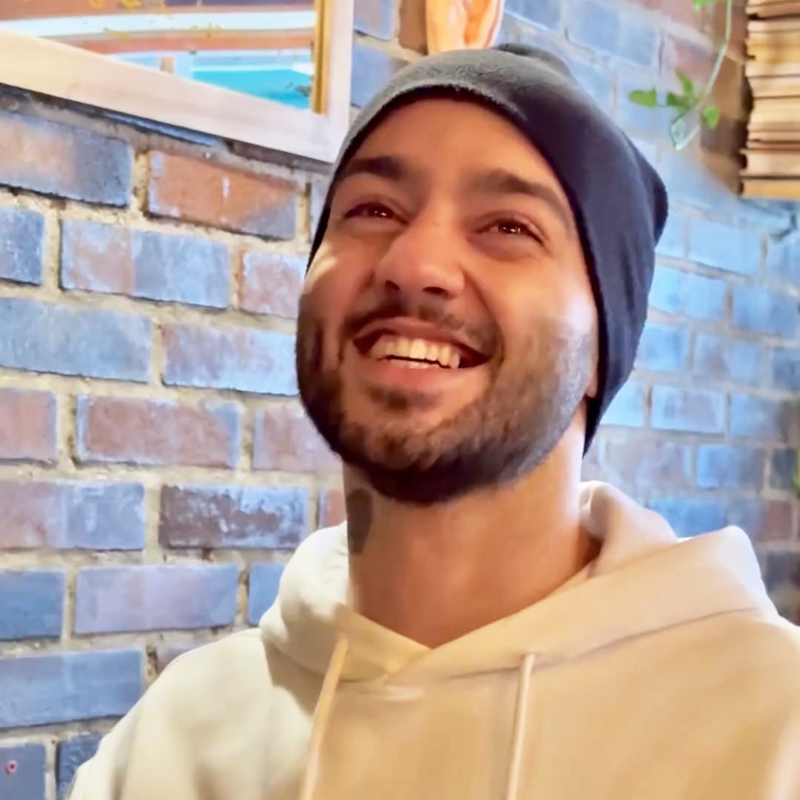 IranPrisonEmerg's tweet photo. 638 days in prison on fake charges = too many days we have not seen #ToomajSalehi smile on the street! Isfahan court finally acquitted him of Corruption on earth, suspended two charges, &amp; still holds him on two NEW charges of spreading "computer lies &amp; disruption". #FreeToomaj https://t.co/9tYTDRDQL9