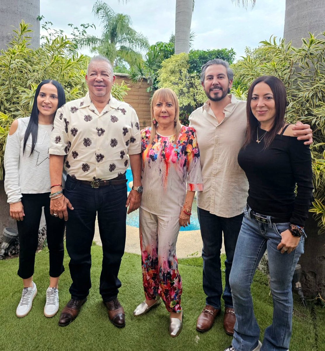 EnriqueDelRayo's tweet photo. #Familia | Cumple papá ⚡️🤍 https://t.co/BBSlfwHBxh