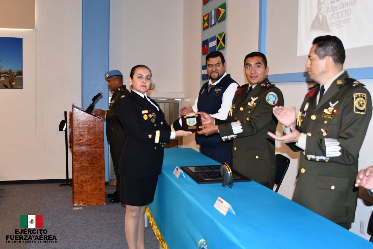 Defensamx1's tweet photo. El Centro de Entrenamiento Conjunto de Operaciones de Paz #CECOPAM del #EjércitoMexicano y #FuerzaAéreaMx llevó a cabo la ceremonia de culminación del “Curso de Coordinación Civil-Militar”, con la participación de los países de Colombia, Jordania, Marruecos, Panamá y Paraguay.
@ONU_es #CECOPAZ @ejercito_pyo #GuardiaNacional
#JuntosMásFuertes #PorTuSeguridad