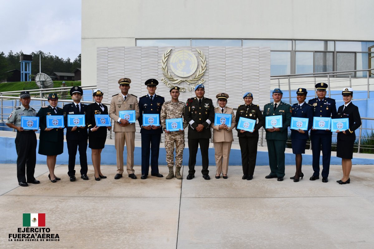 Defensamx1's tweet photo. El Centro de Entrenamiento Conjunto de Operaciones de Paz #CECOPAM del #EjércitoMexicano y #FuerzaAéreaMx llevó a cabo la ceremonia de culminación del “Curso de Coordinación Civil-Militar”, con la participación de los países de Colombia, Jordania, Marruecos, Panamá y Paraguay.
@ONU_es #CECOPAZ @ejercito_pyo #GuardiaNacional
#JuntosMásFuertes #PorTuSeguridad