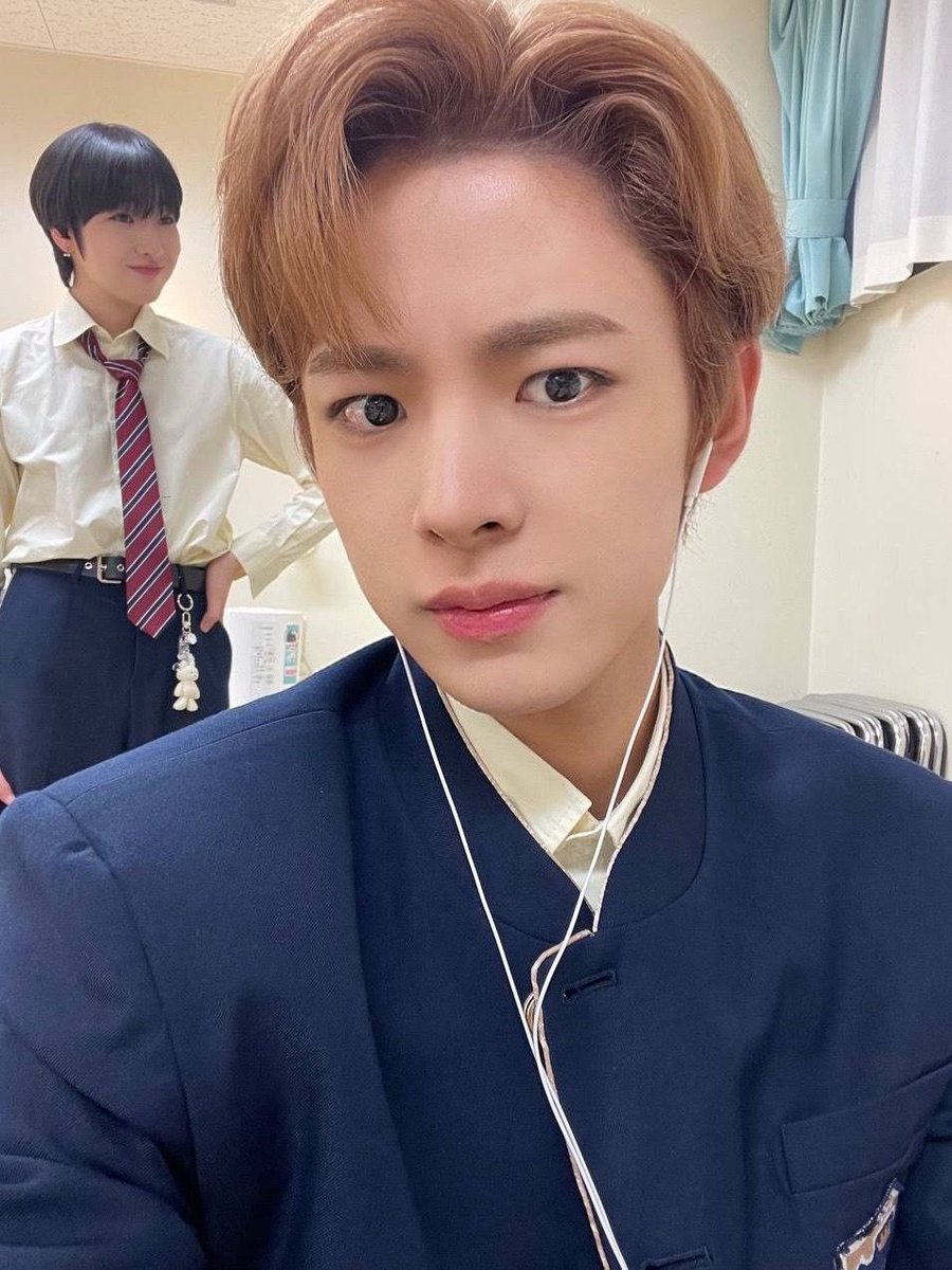 sakknu__'s tweet photo. 하 뒤에 디게신경쓰이네진짴 https://t.co/JRypppxSdx
