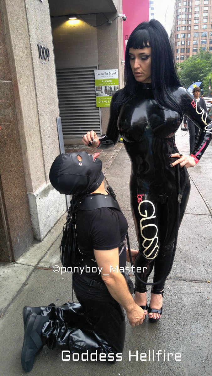 ponyboy_Master's tweet photo. I Serve as a human ashtray, to Fabulous Goddess Hellfire 🖤
@MistresH3llfire
✨In public, during the Montreal
@FetishWeekend 🎉
✨I am @ponyboy_Master
the Owner and Designer of
products @MobileFetish
#humanashtry #puppy #chastity https://t.co/eOpuOQHUWd
