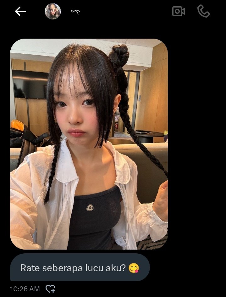 Pacarku mau ikut lomba nyanyi dangdut.