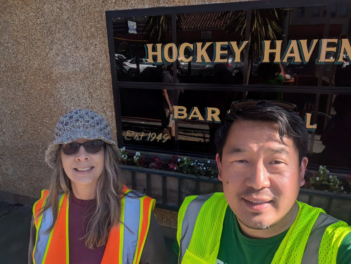 B_Quizzle's tweet photo. Guess everyone else was out enjoying the great weather in the Richmond District this afternoon. Just one other dedicated picker out of Hockey Haven for the Outer Richmond clean up. Sometimes it's good to get a chance to focus on picking up trash instead of leading volunteers. https://t.co/28e7ZZgbtk