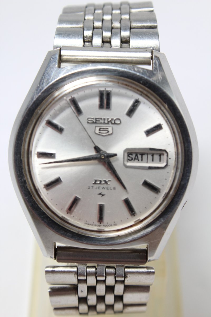 GshockTkhs's tweet image. Do not hesitate to offer any price.  atsushi2019.etsy.com/listing/177752… 
SEIKO 5 DX 5139-7000 analog vintage automatic watch 27 jewels 
#seikovintage #seiko5 #automaticwatches