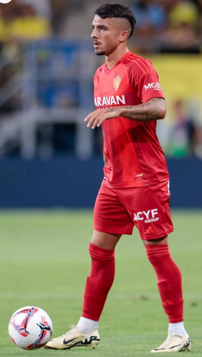 danitasende tweet media