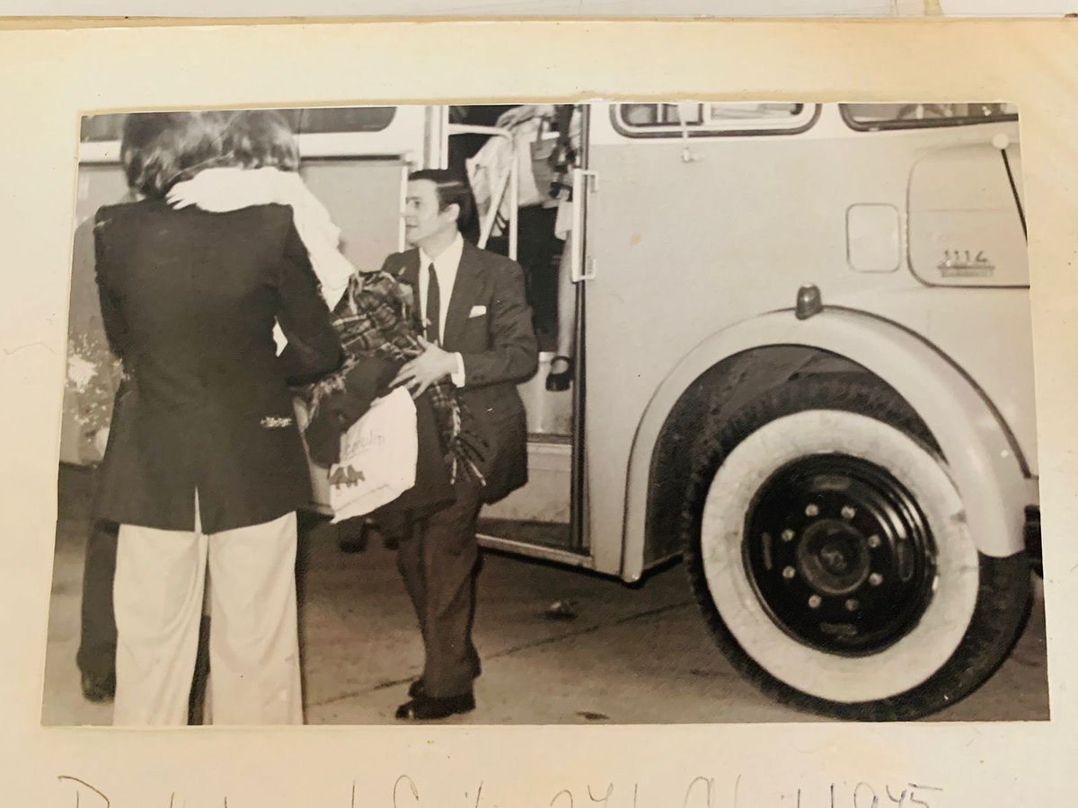 RobertoCeledonF's tweet photo. Hace 41 años junto a @DiputadaBulnes y nuestros hijos retornamos a Chile tras 8 años en el exilio 🇨🇱. Volvimos con la convicción de recuperar la democracia. El aeropuerto estaba lleno de nuestros familiares y amigos/as Un día lleno de emociones. https://t.co/TFvGrqTMJq