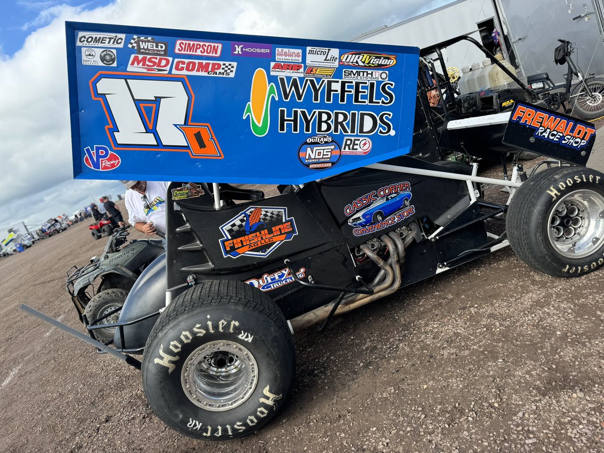 WorldofOutlaws's tweet image. More cars unloaded at @JacksonMotorplx!

#10J Justin Jacobsma
#14H Scott Winters
#17D Ryan Bickett
#44 Chris Martin