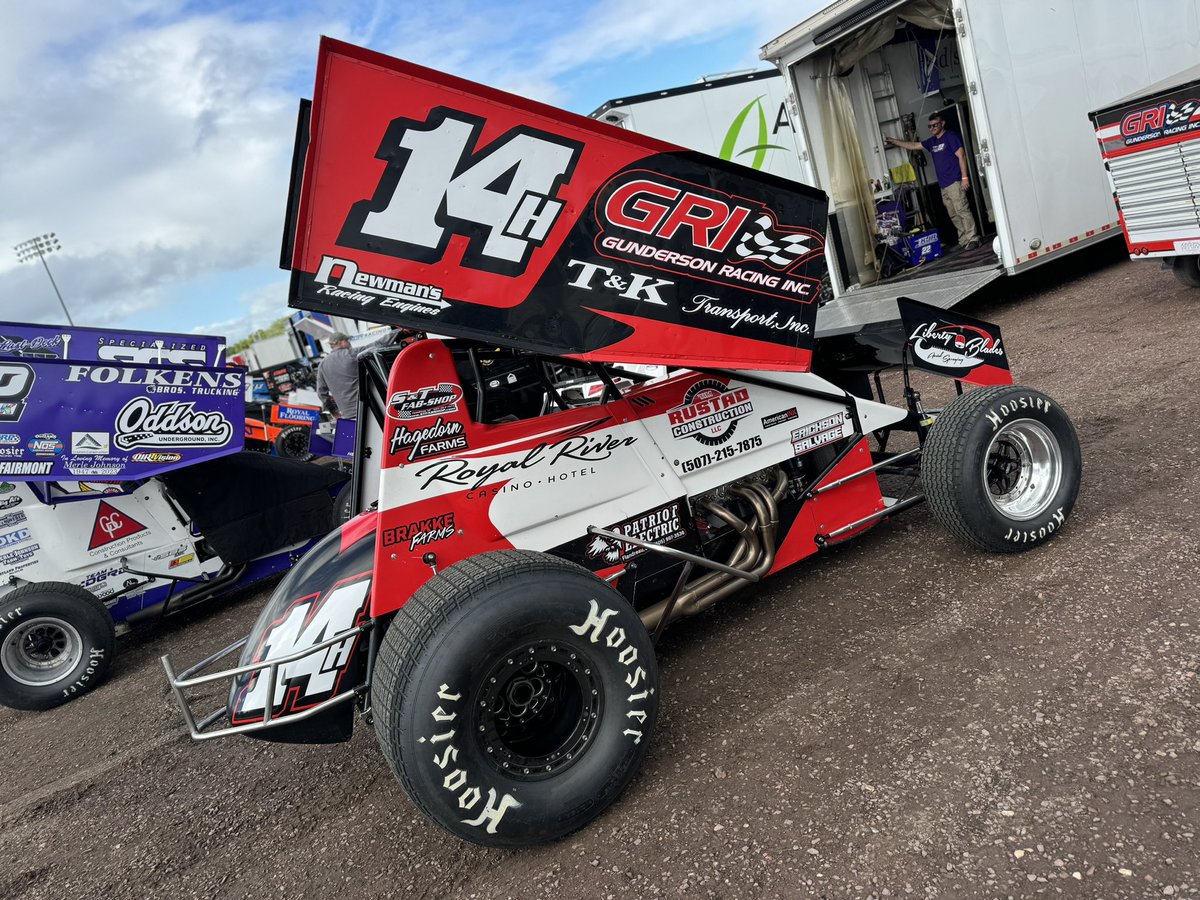 WorldofOutlaws's tweet image. More cars unloaded at @JacksonMotorplx!

#10J Justin Jacobsma
#14H Scott Winters
#17D Ryan Bickett
#44 Chris Martin