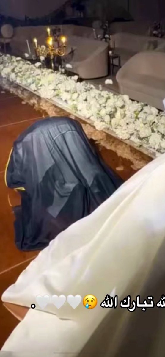 Zdqt_'s tweet photo. @Badruyne ساجد شكر لله يناس انتم كيف تشوفونه خاضع ومشرك ركزو يرحم امكم مجتمع مريض 😂! https://t.co/rHHPHyU5ZB