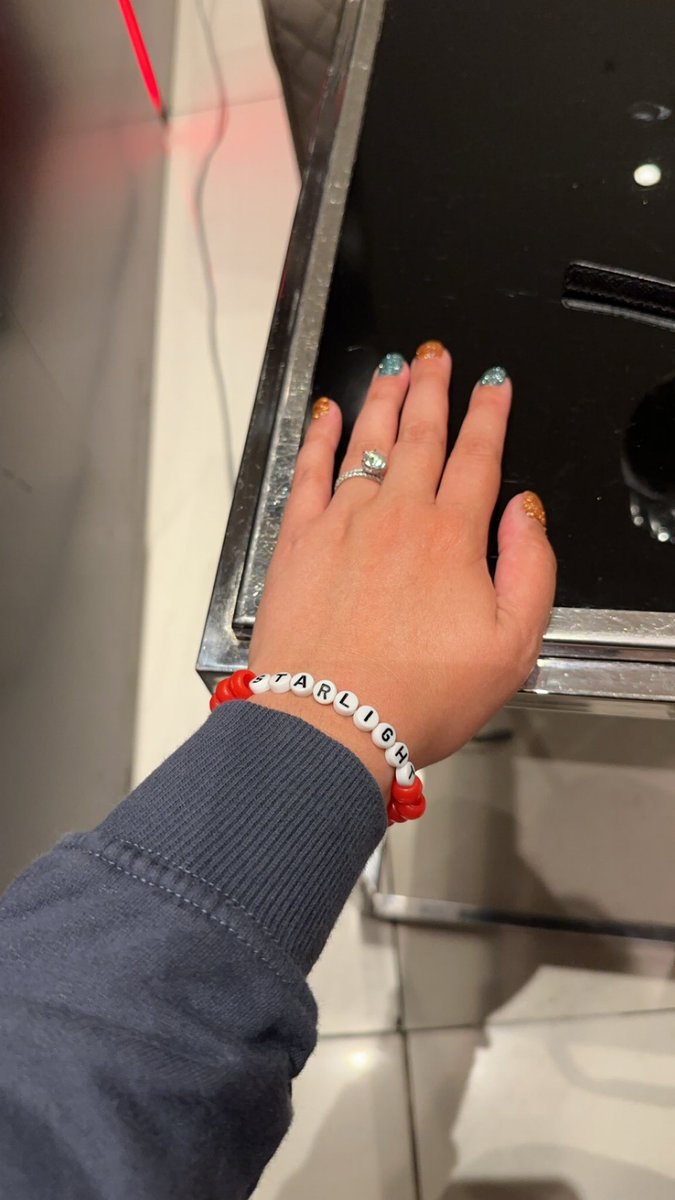 ash_lynette's tweet photo. Being given friendship bracelets in the hotel bar is 10/10 https://t.co/GLrZEjSa0y