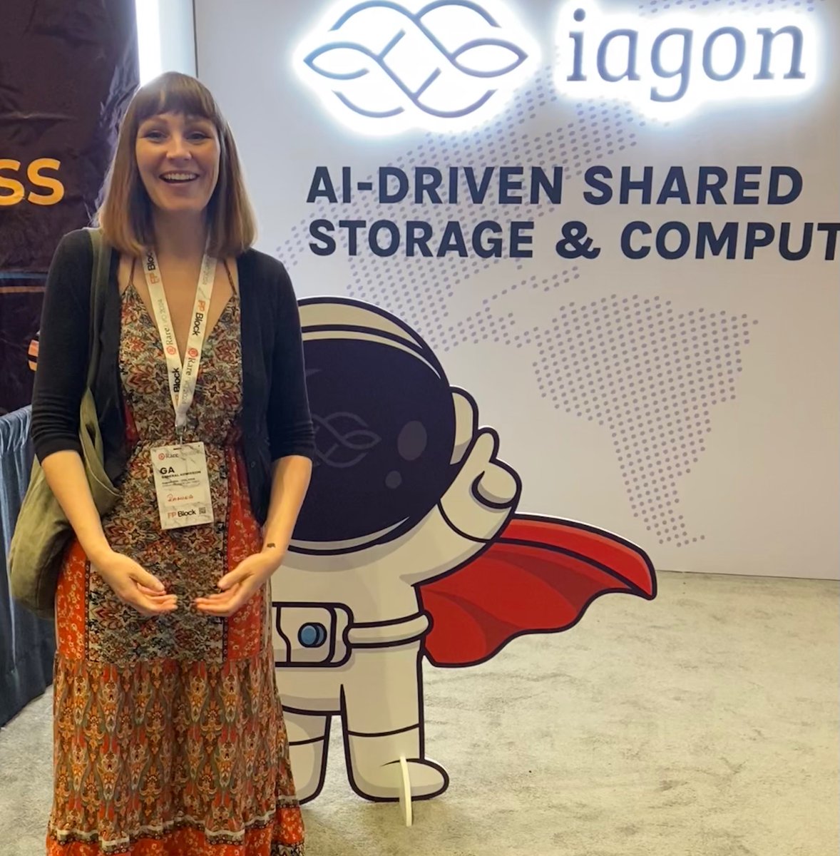 EbbaFlow's tweet image. Not sure what I’m doing with my hands here. Maybe holding my imaginary #iagon Cyclone 🤔 iagon.com/cyclone-qs-pre…