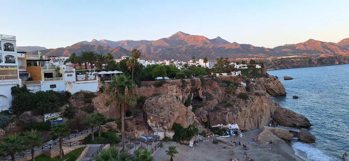 manolcan's tweet photo. Playa Calahonda #Atardecer #Nerja #Fotopostales https://t.co/S0HpI2NWQT