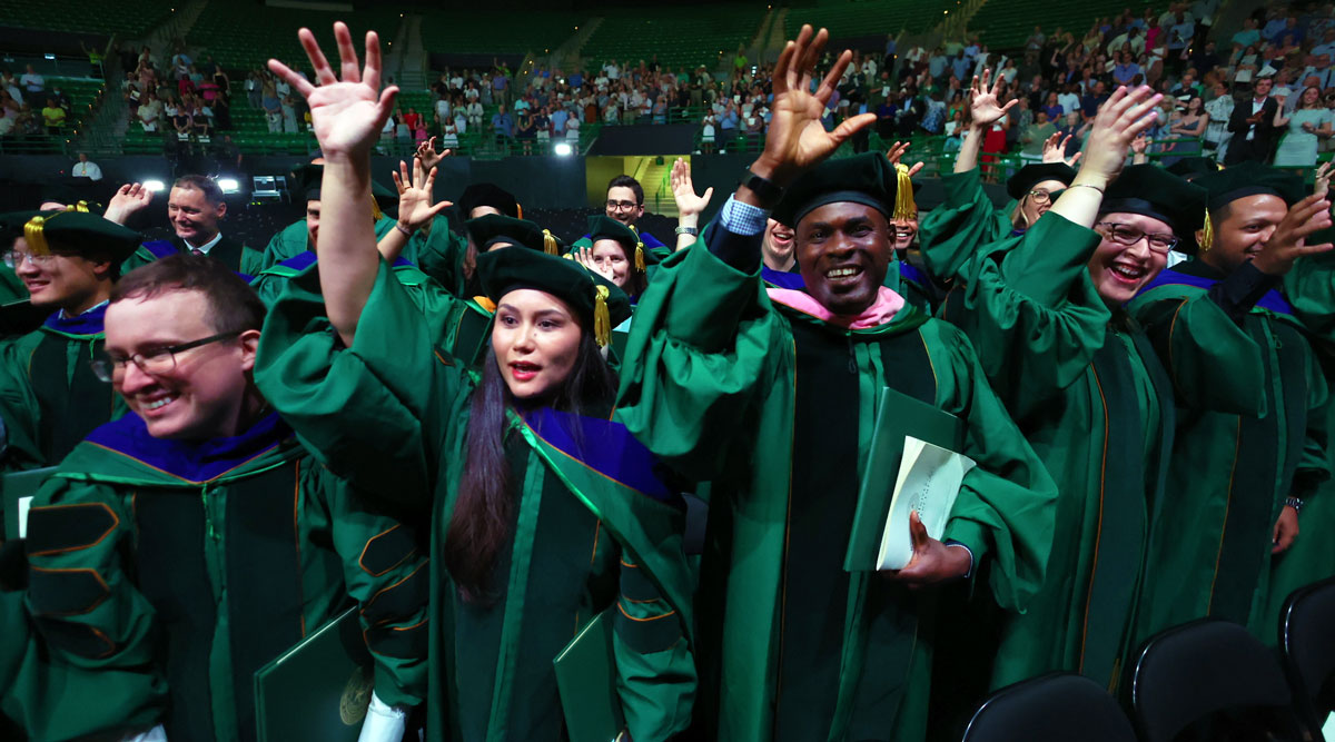 Baylor University (@baylor) on Twitter photo 130+ Bears now get to add PhD, EdD, PsyD and DSc to their signatures. 🐻🎓
#SicEm, Baylor research doctoral grads! 130+ Bears now get to add PhD, EdD, PsyD and DSc to their signatures. 🐻🎓
#SicEm, Baylor research doctoral grads!