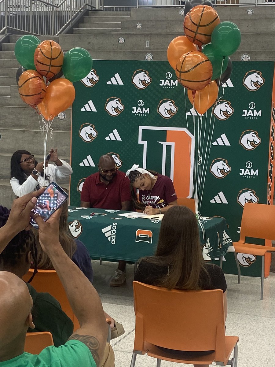 Lady Broncos Basketball tweet media