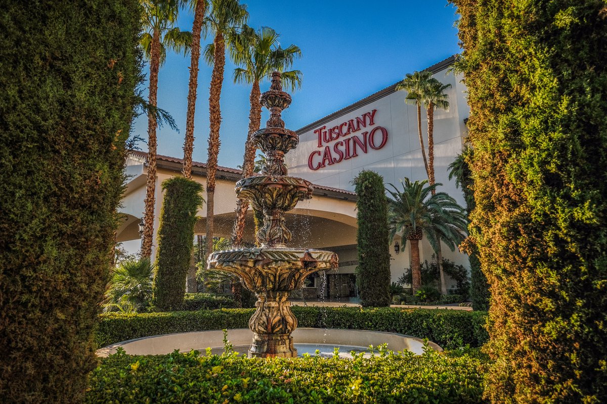Paying for parking? We've never heard of it. 😉
Come see why we've been voted Best of Las Vegas year after year! 🏆 #TuscanyLV