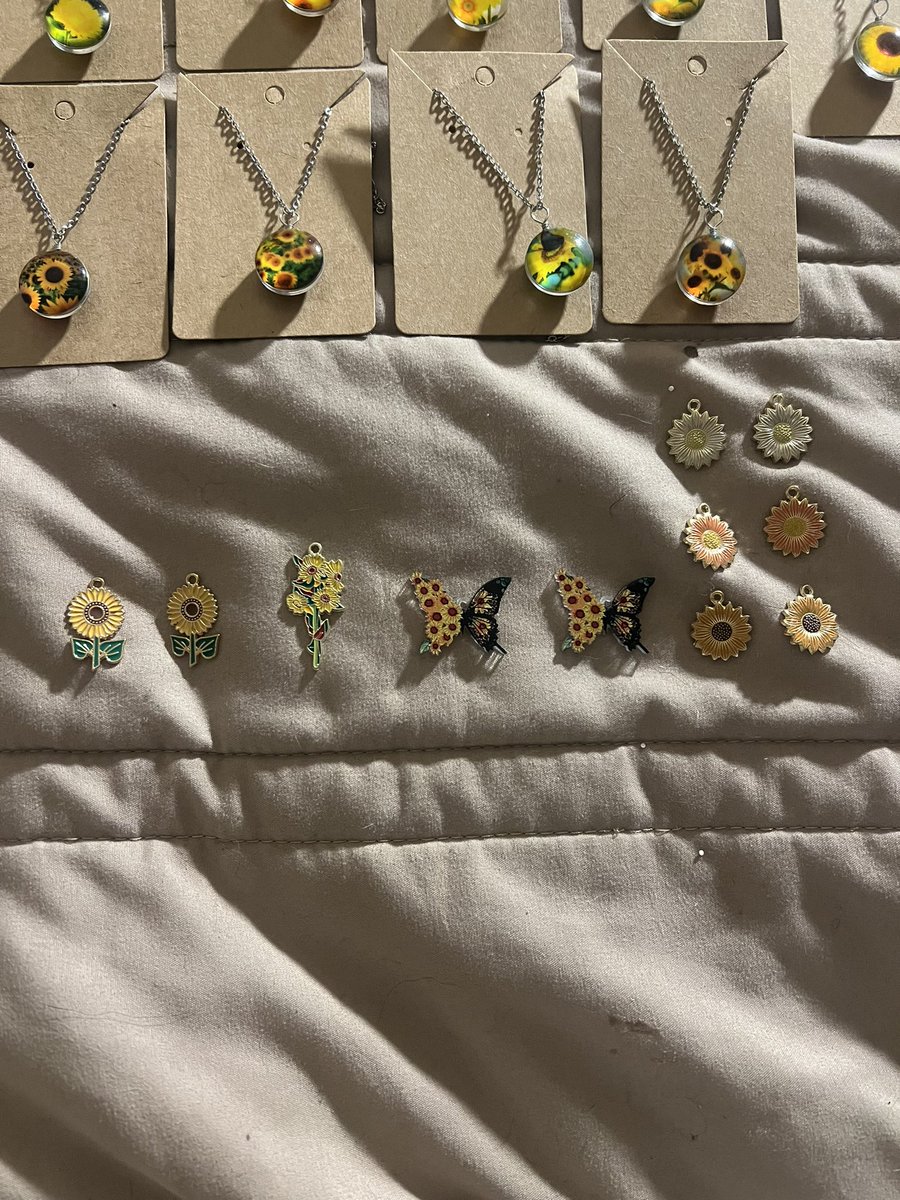 stefanartistry's tweet photo. Done for the day but let me pull out more charms to make the necklaces for the earrings so there’s sets. Bracelets coming too. Don’t worry 😉 #SunflowerCollection🌻 #StefanArtistry👑 https://t.co/8rwG6nu3d0