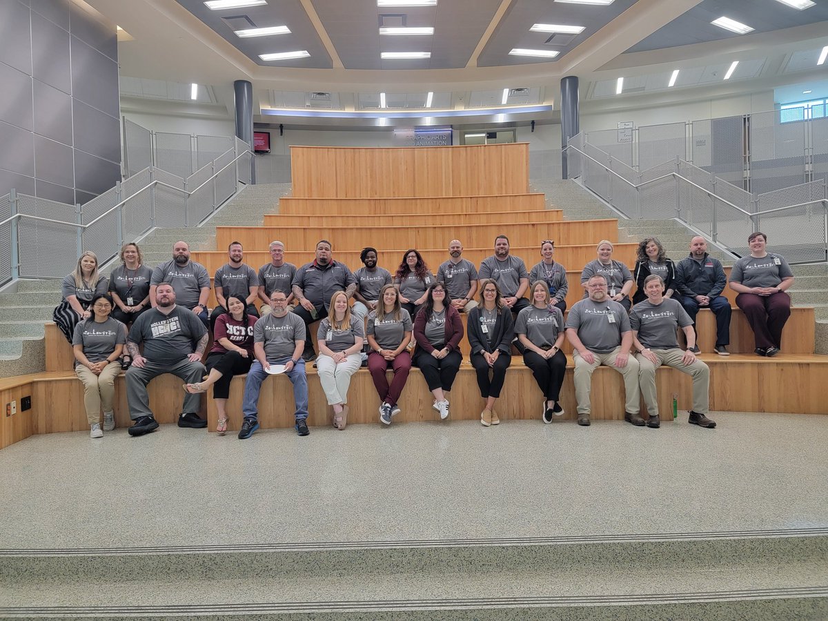 It has been great having students back on campus this week! But let me tell you about this group...these are the true heroes. The HCTC staff showed up BIG this week (they always do though) to help welcome and make our students feel at home. Thank you for serving our students