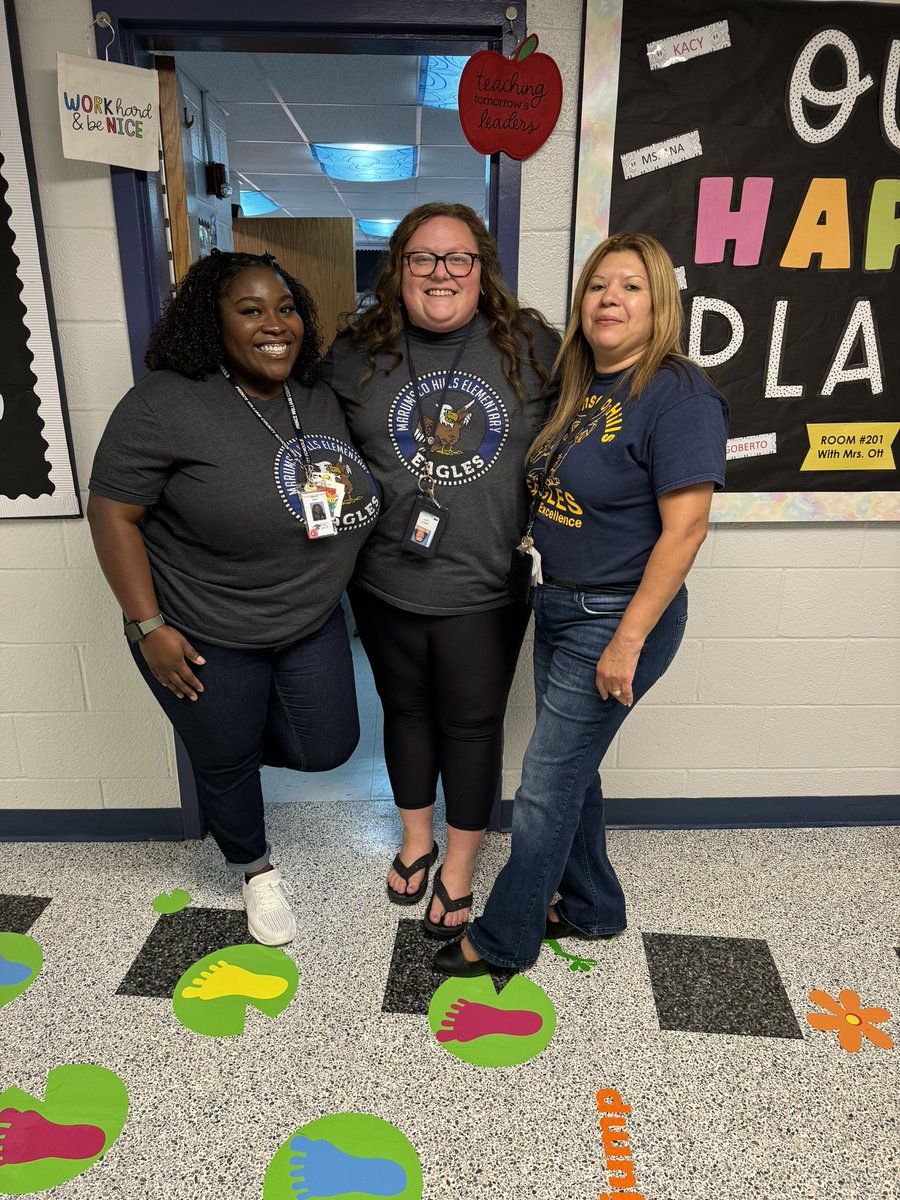 My favorite ladies! I am nothing without my fabulous Teacher Assistants Ana and Anslee 🩷