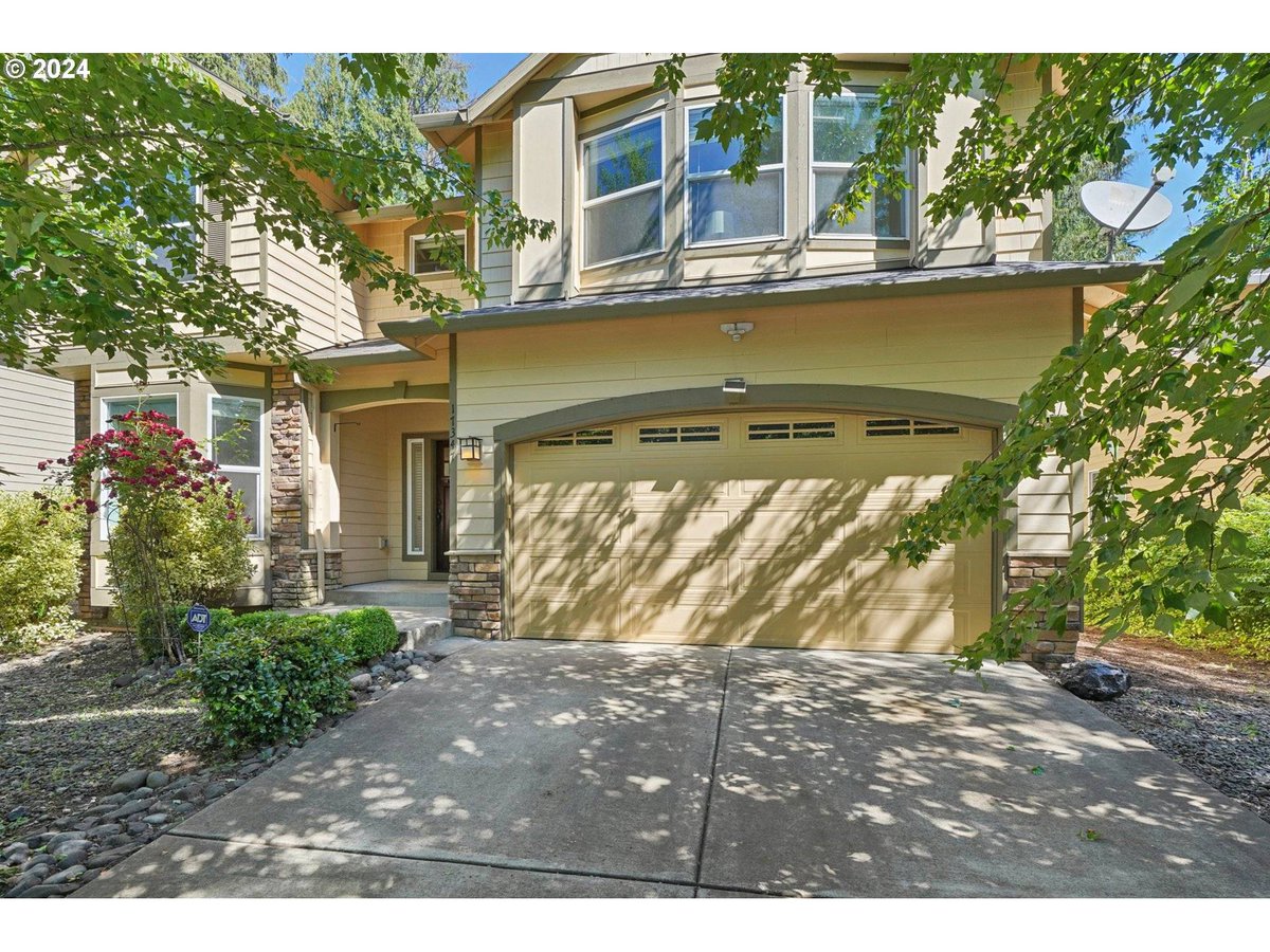 daniela_sardo's tweet photo. 17347 AUBIN ST, Sandy, OR 97055 -
Take a look at this incredible home - BUY IT THIS WEEKEND &amp; Seller will contribute to your buy down at 4.99% for qualified individuals!!!! Inquire for details.  https://t.co/0CLVyUmB0j https://t.co/uBYhYgF7lW