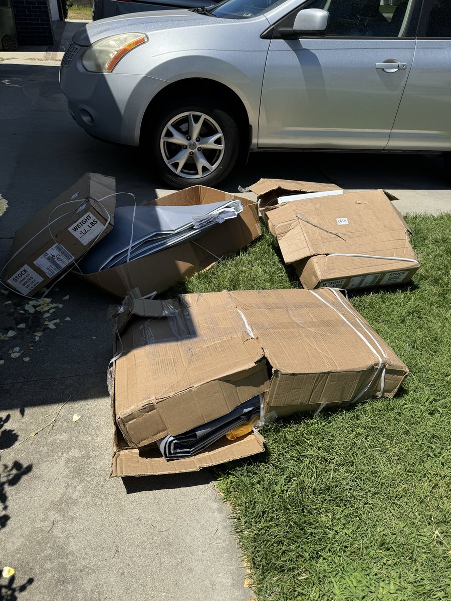 Wow <a href="/FedEx/">FedEx</a> <a href="/FedExHelp/">FedEx Help</a> great service today. Driver dumped 3 x92lb boxes on our walkway and literally fled the scene before we could even ask for help 🤦🏻‍♂️
