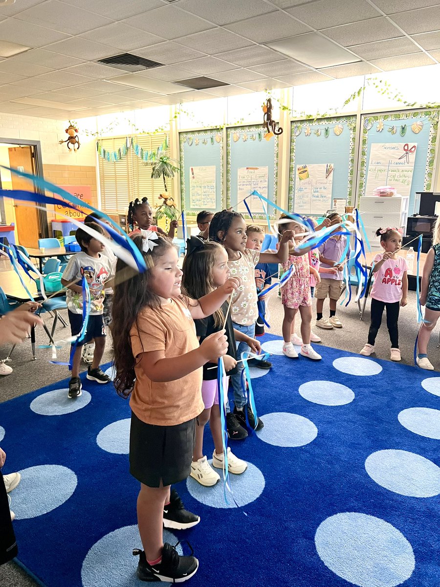 Kelly Pyron (@kinder_pyron) on Twitter photo Our <a href="/DowlingTigers/">Dowling Elementary ECISD</a> kindergarteners are having fun practicing numbers 1-3! They're using whiteboards and markers, along with some "sky writing" with their magic wands. A creative way to reinforce early math skills! #KindergartenLearning #EarlyMathSkills Our <a href="/DowlingTigers/">Dowling Elementary ECISD</a> kindergarteners are having fun practicing numbers 1-3! They're using whiteboards and markers, along with some "sky writing" with their magic wands. A creative way to reinforce early math skills! #KindergartenLearning #EarlyMathSkills