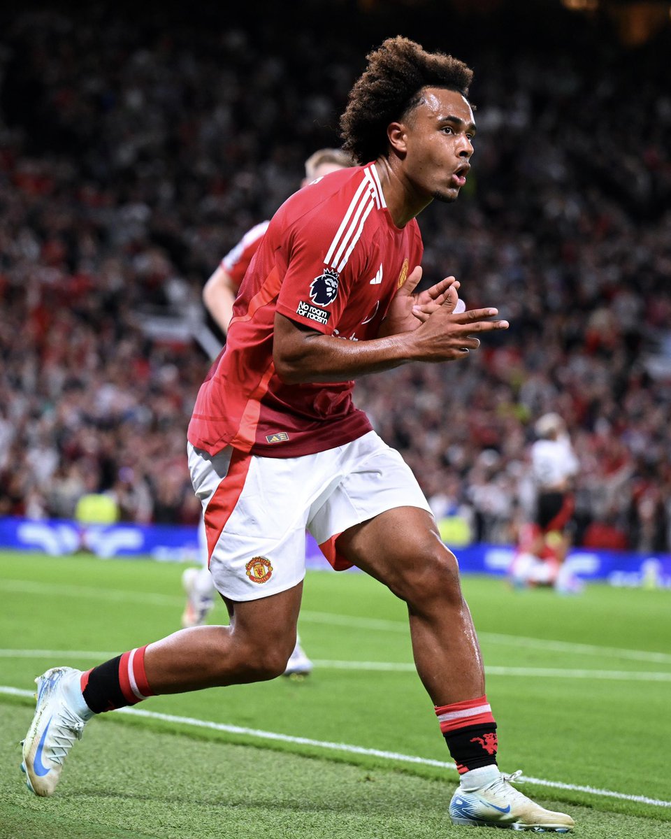 KorniDabrowski's tweet photo. 🔴⚪️ | W pierwszym meczu Premier League 24/25 Manchester United pokonuje Fulham 1:0 po golu Zirkzee w 87 minucie❗️Co za debiut. #fcklive #Kursk #หลิงออม #PremierLeague #Zirkzee #fastfootball https://t.co/FpC65t9saW