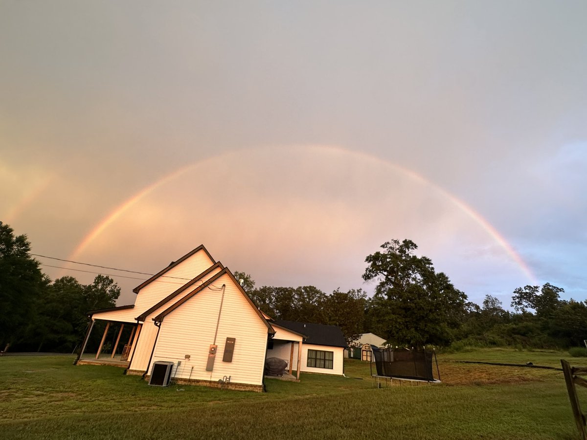 kaylaadailey's tweet photo. Sunset with a rainbow!☀️🌈 @spann @weswyattweather @RichardWVUA23 https://t.co/Y1zAdHk1i1