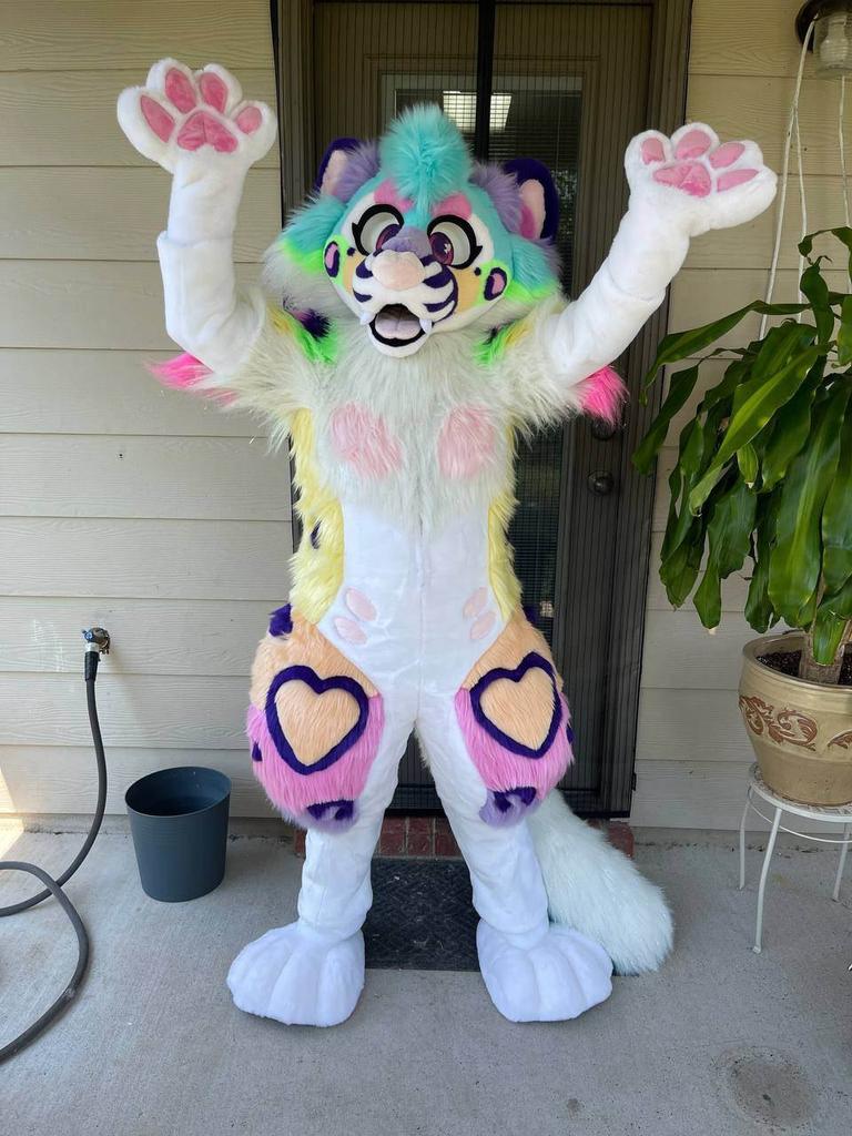 MiniBossMascots's tweet photo. Happy #FursuitFriday 
Miku is rocking her new bodysuit and looking so beautiful now that she's done! 
This colorful cat belongs to @ItsProbablyMars 💖 https://t.co/3nxbEfH4Pc