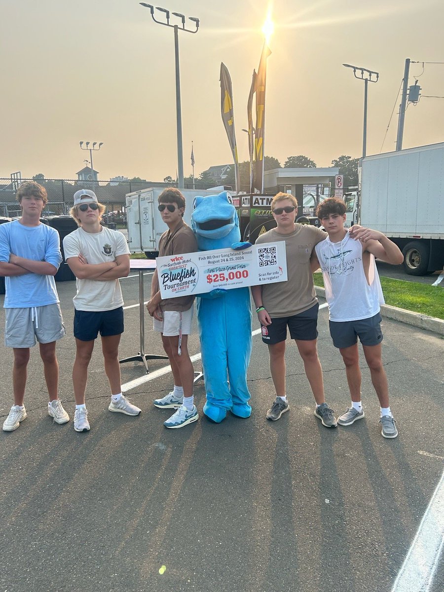 BluefishTourn's tweet photo. Tonight, Todd is at Milford Oyster Eve!

We're signing people up for the WICC @surfsidehotel Greatest Bluefish Tournament on Earth 🪝 Look for Todd tomorrow at the Oyster Festival, stop by your bait &amp; tackle shop, or https://t.co/Q4cQmrsZJE to register. https://t.co/zcKSxBnGOm