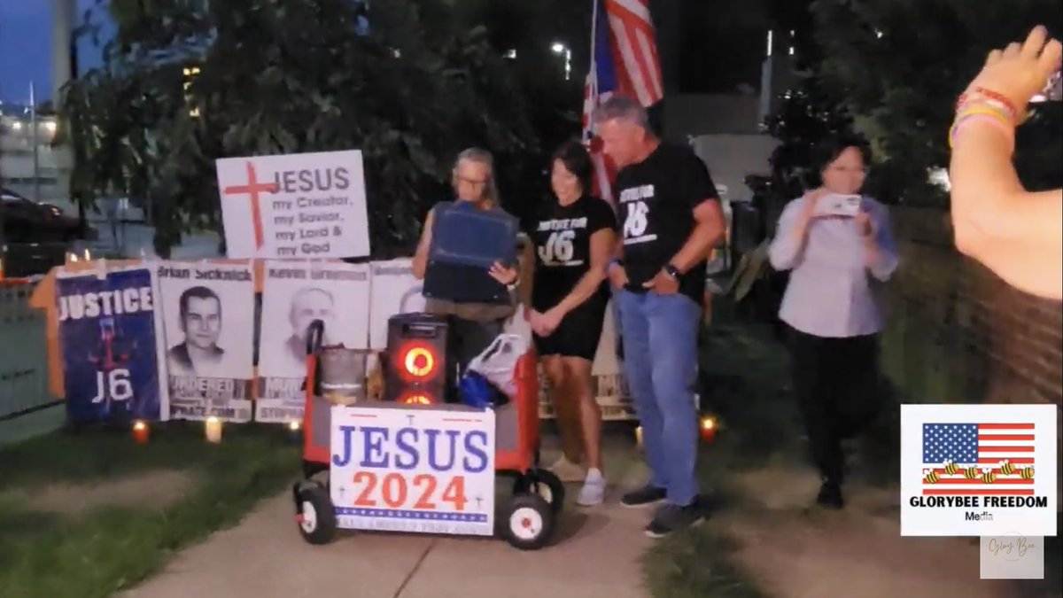 TheJoeyMama's tweet photo. ๐คฃ
#FreedomCorner is now giving out โPatriot Awardsโ which is comprised of a Certificate of Appreciation & a fake gold medal.
โOhio Patriot Mom & Dadโ provide unlimited toilet paper for the Eagleโs Nest.
Asses keeping asses clean
LMAO! https://t.co/bmJVA1VDk6