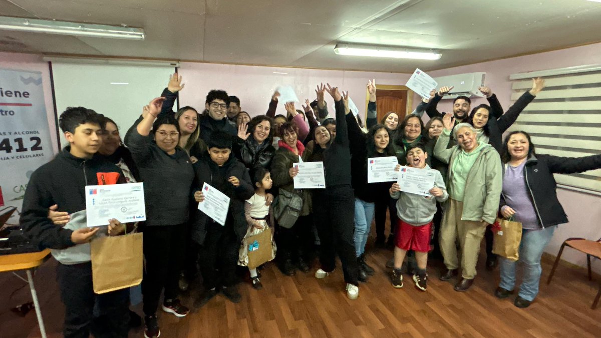 🍫 El taller de chocolatería en la sede Inés de Bazán terminó con éxito. Yolanda Quezada dirigió 8 sesiones supervisadas por Senda Previene. La dideco, Ingrid Schettino asistió en representación del alcalde <a href="/Juaneduardoconc/">Juan Eduardo Vera</a>
