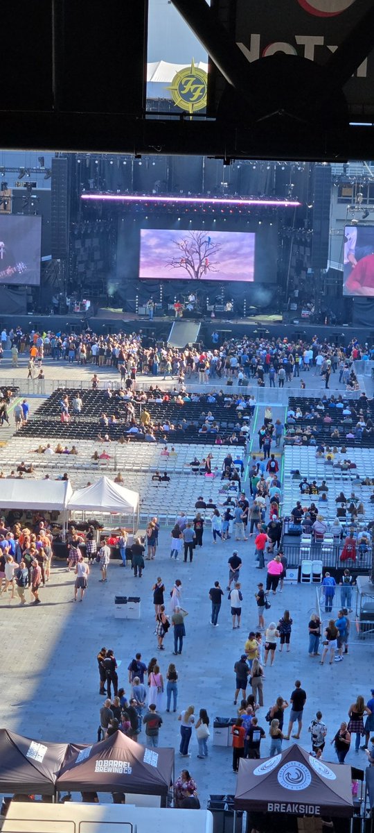 dougmac2011's tweet photo. @ProvidencePark_ At the Foo Fighters concert! https://t.co/UJS0RDasQH