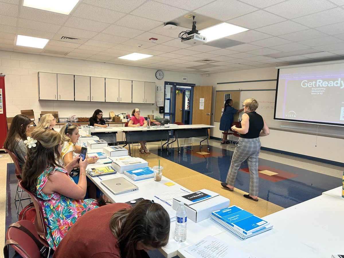 mockkm's tweet image. Our awesome ESL Middle/High Team and Elementary ESL Team training to use one of our new resources #eslteachers @YCSD